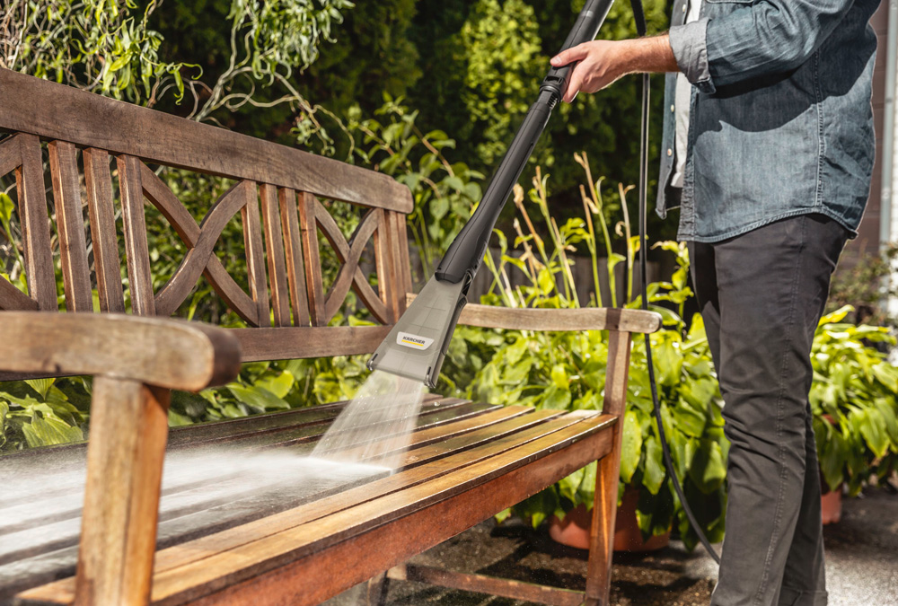 Mit der neuen Flachstrahldüse eco!Booster geht die Hochdruckreinigung doppelt so schnell, was nicht nur effizienter, sondern auch im Sinne der Umwelt ist.